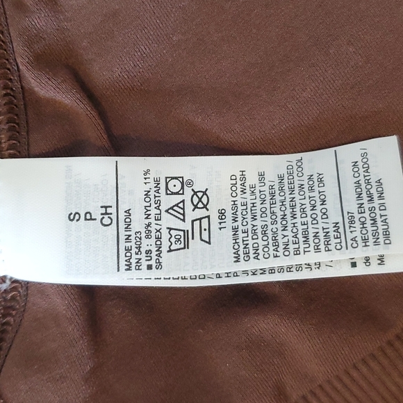 NWT Old Navy sports bra. Kids small. - Picture 3 of 6